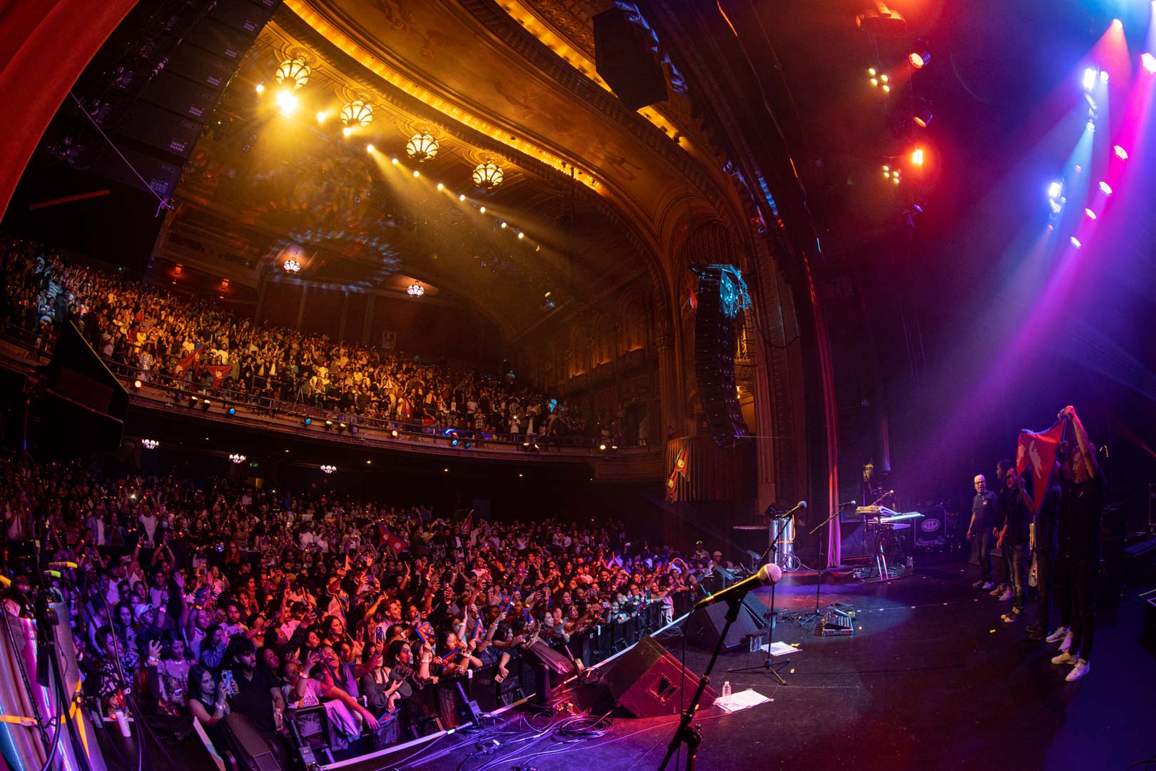 02 Audience pay a standing ovation to the Nepathya in San Francisco. Photo-Dipit Raz.jpg